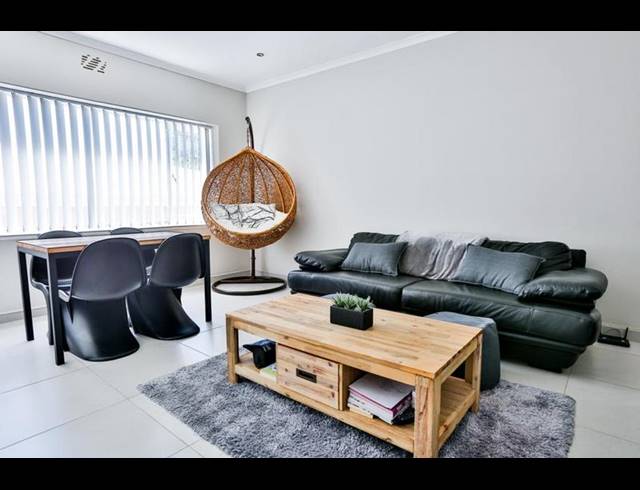 1 BEDROOM PROPERTY TO RENT IN SEA POINT